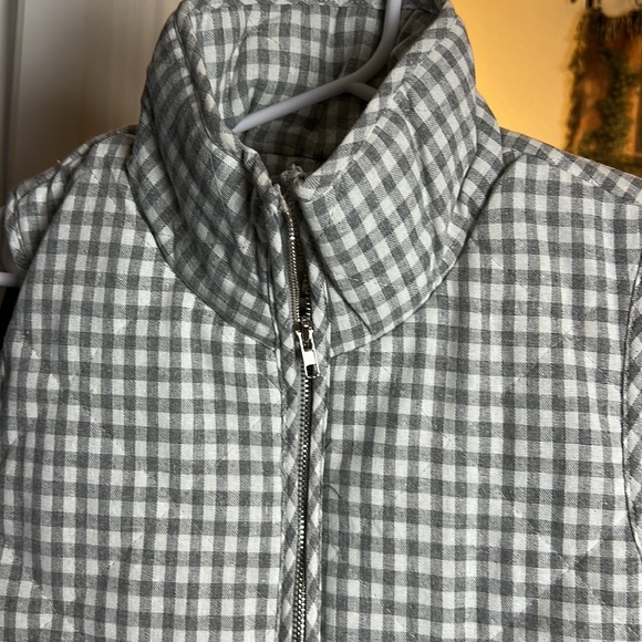 Light gray puff vest with white - Picture 3 of 4